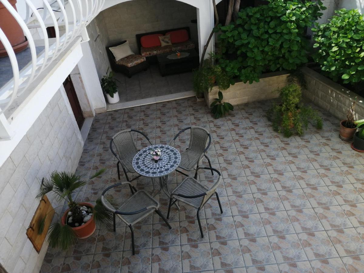 Studio Apartments Kuljis Вис Екстериор снимка