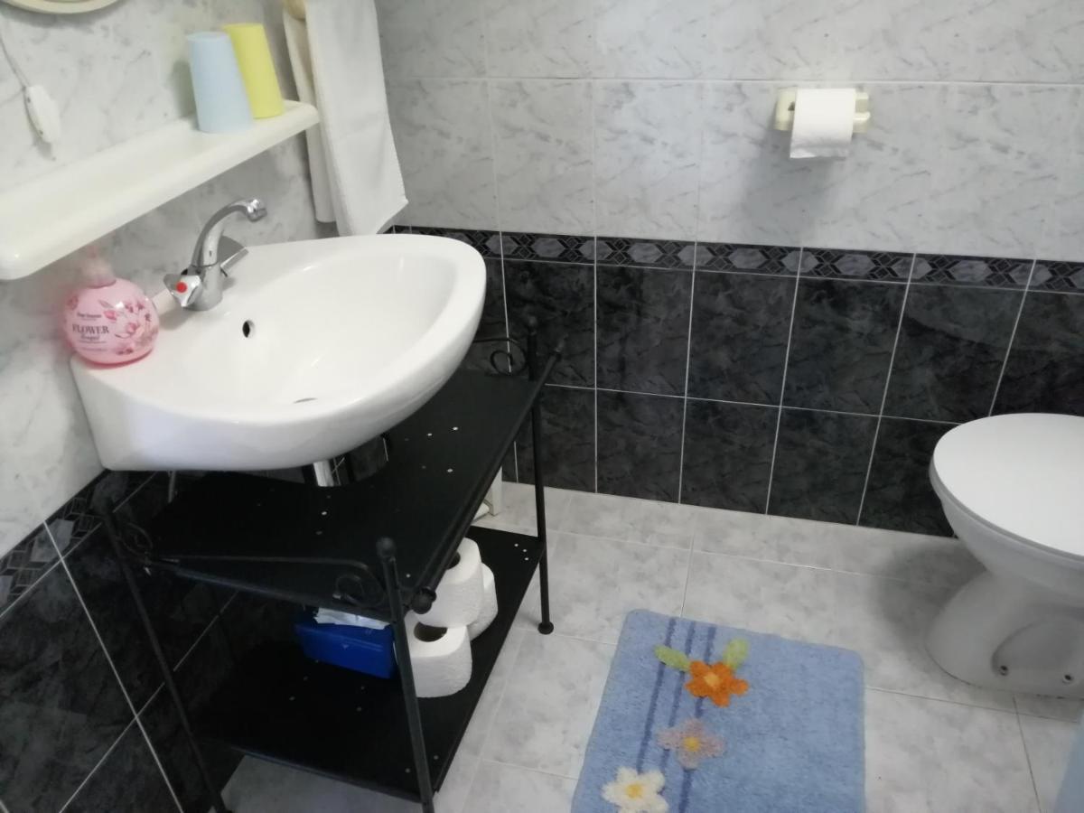 Studio Apartments Kuljis Вис Екстериор снимка