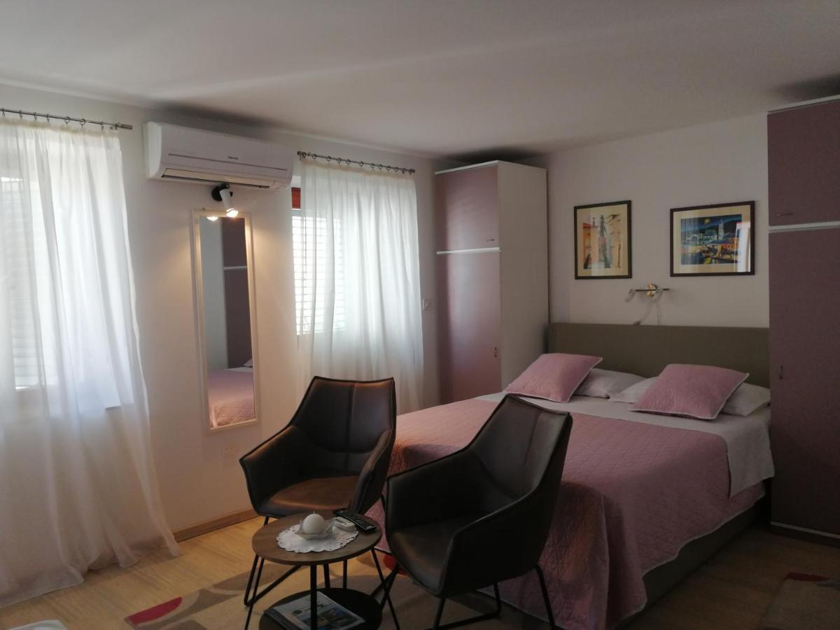 Studio Apartments Kuljis Вис Екстериор снимка