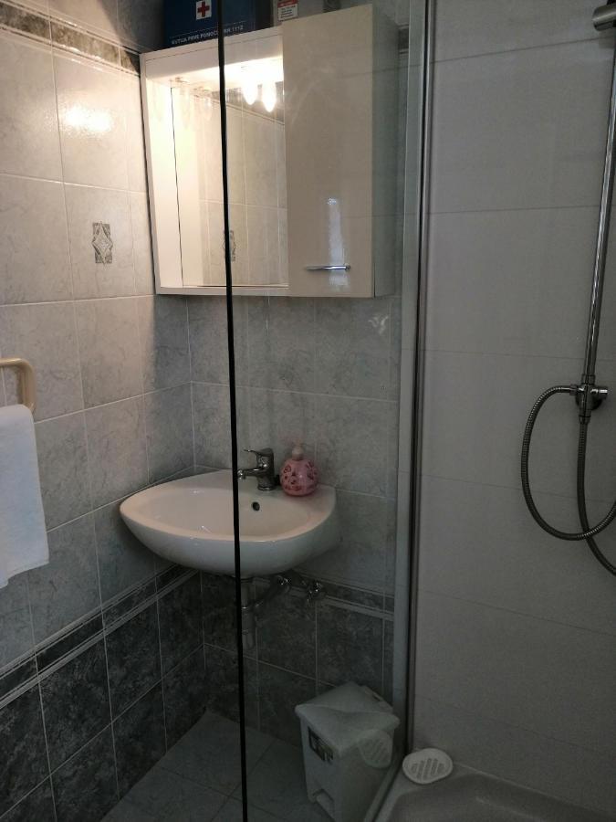 Studio Apartments Kuljis Вис Екстериор снимка