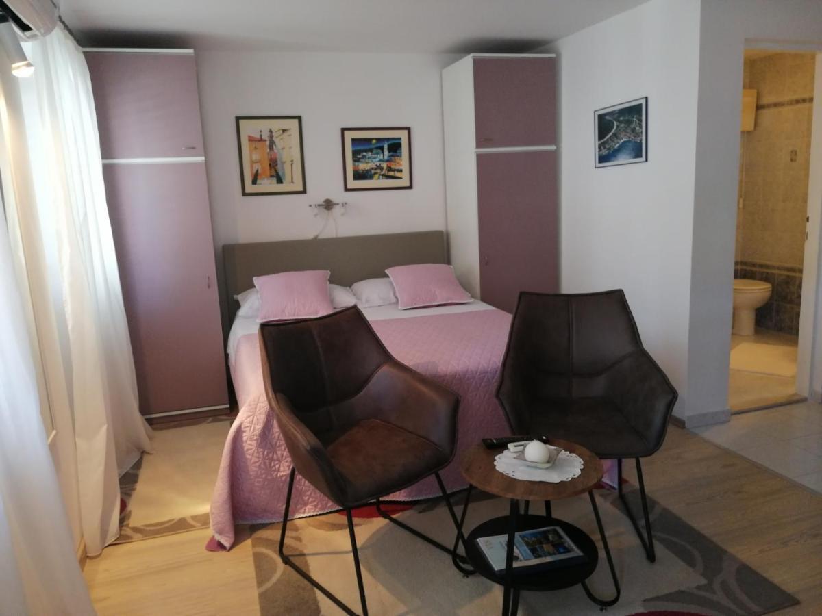 Studio Apartments Kuljis Вис Екстериор снимка