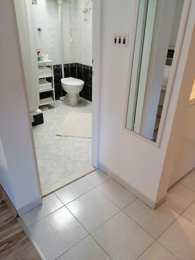 Studio Apartments Kuljis Вис Екстериор снимка