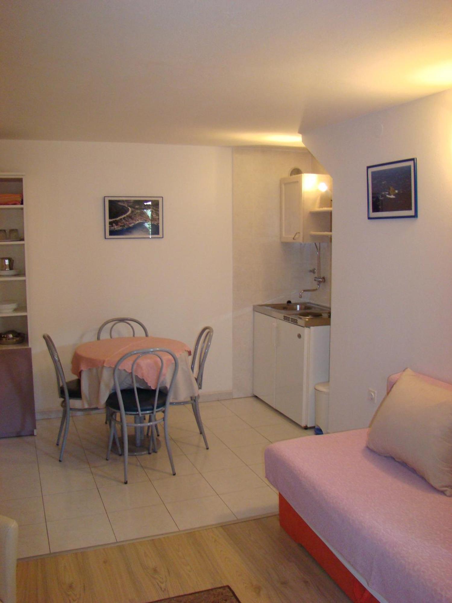 Studio Apartments Kuljis Вис Екстериор снимка