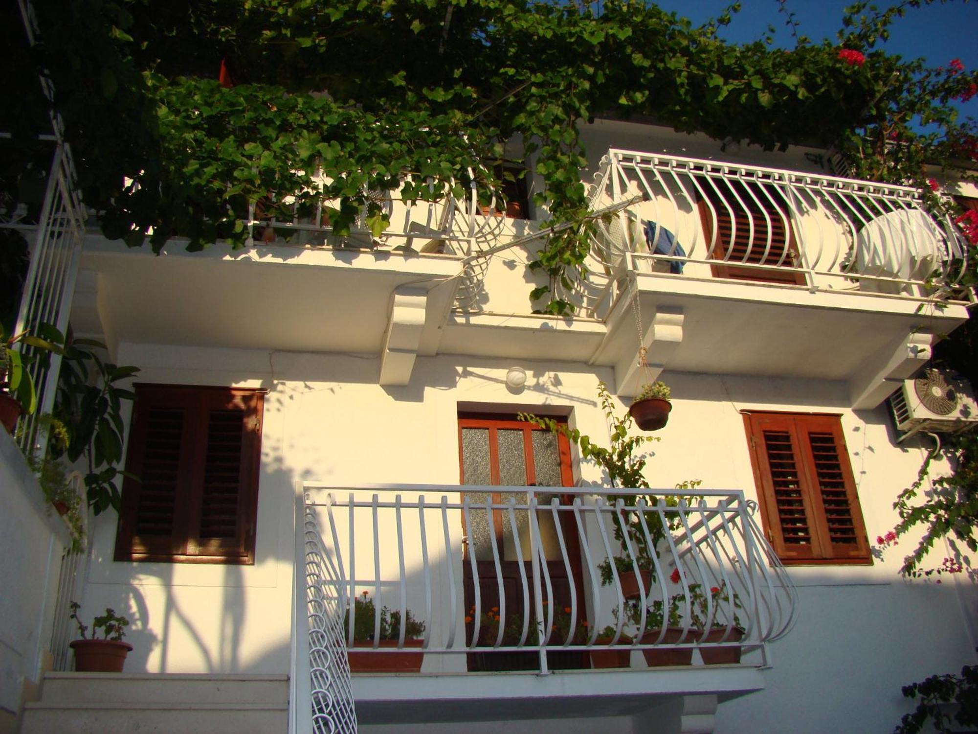 Studio Apartments Kuljis Вис Екстериор снимка